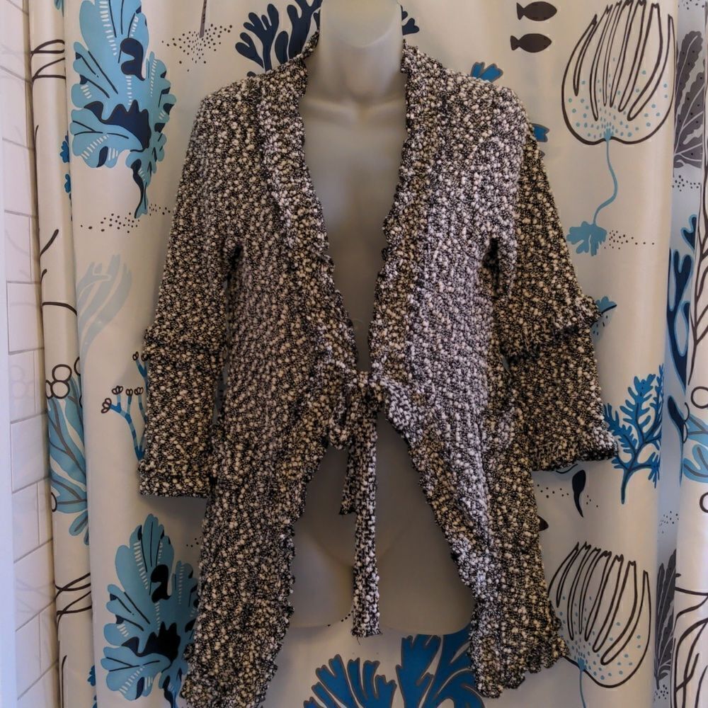 Papillon Blanc Black + White Popcorn Knit Ruffled Cardigan Sweater Sz M